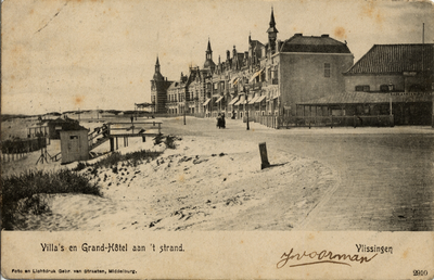 24176 'Villa's en Grand-Hôtel aan 't strand. Vlissingen'. Boulevard Evertsen met villa's en op de achtergrond het Grand ...