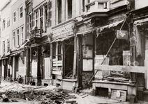 24201 Tweede Wereldoorlog. De winkel van de Fa. Dert aan de Nieuwendijk na het bombardement op 20 en 21 september 1940