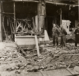 24206 Tweede Wereldoorlog. De winkel van de Fa. Dert aan de Nieuwendijk na het bombardement op 20 en 21 september 1940