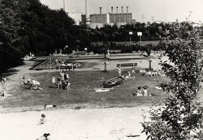 24245 Buitenzwembad van het Sportfondsenbad aan het Baskensburgburgplein te Vlissingen.