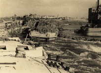 24277 Tweede Wereldoorlog. Oktober 1944: Nolledijk stuk gebombardeerd. 22 Augustus 1945: Mislukte sluiting van de ...