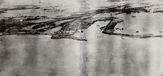 24294 Luchtfoto van het havengebied van Vlissingen na de inundatie