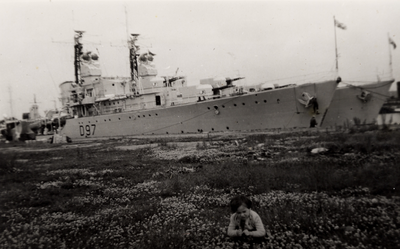 24312 Engelse torpedobootjagers in Binnenhaven te Vlissingen. Op de voorgrond ligt de HMS Corunna D97 (1944-1975)