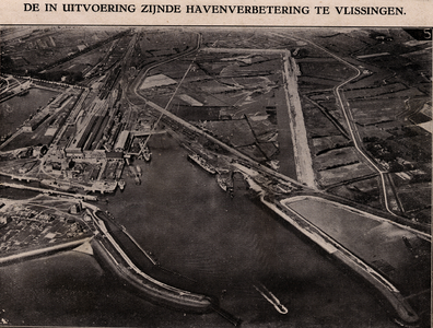 24361 Luchtfoto van Vlissingen. Aanleg van de nieuwe Grote Buitenhaven. Bij Nota van Wijziging van 17 oktober 1923 werd ...