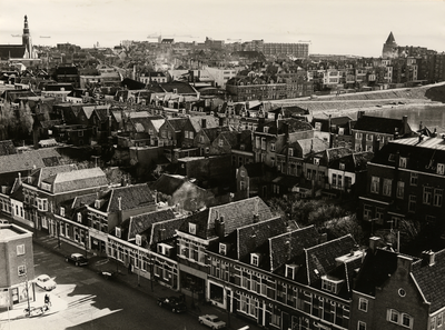 24412 Luchtfoto van Vlissingen. Panorama, gezien vanaf de stadhuistoren. Op de voorgrond de Hobeinstraat met daarachter ...