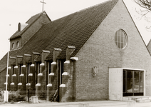 24576 Rooms-Katholieke Kerk, de Martinuskerk, aan de Kerklaan in West Souburg