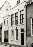 24602 Korenstraat 10 en Korenstraat 12 met rechts nog een stukje van het voormalige militair hospitaal