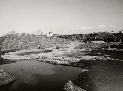 24714 De opgegraven funderingen van het Kasteel Aldegonde in West-Souburg. Algemeen overzicht met links hoektoren achterzijde