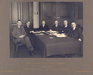 24826 Burgemeester en wethouders van Vlissingen. Op de foto van links naar rechts: wethouder H.B.J. Knoop, wethouder ...