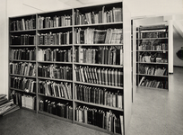 24969 Het Gemeentearchief in het stadhuis op het Stadhuisplein. De archiefbibliotheek op de zolder