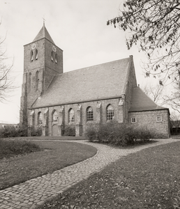 25154 De Nederlands Hervormde Kerk op het Oranjeplein in Oost Souburg