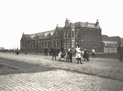 25228 Joost de Moorstraat, met de Openbare School F, gebouwd in 1900