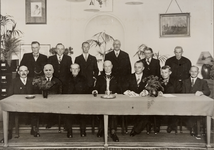 25302 De gemeenteraad van Oost- en West-Souburg 1935-1939. Zittend van l. naar r.: L.C. Jansen, J. Goedbloed, N. ...