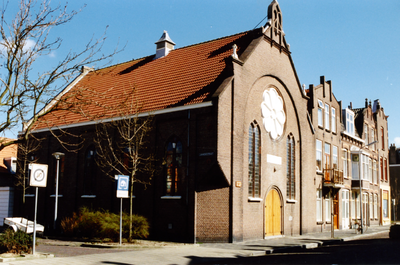 26038 Het gebouw van de Christelijk Gereformeerde Kerk in de Kasteelstraat.