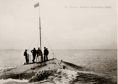 26151 De eerste Nederlandse onderzeeboot in aanbouw in het Droogdok. In 1904 werd met de bouw begonnen. Deze bouw, ...