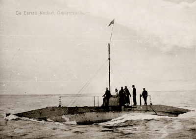 26152 De eerste Nederlandse onderzeeboot in aanbouw in het Droogdok. In 1904 werd met de bouw begonnen. Deze bouw, ...