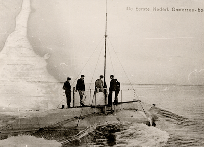 26153 De eerste Nederlandse onderzeeboot in aanbouw in het Droogdok. In 1904 werd met de bouw begonnen. Deze bouw, ...