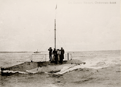 26154 De eerste Nederlandse onderzeeboot in aanbouw in het Droogdok. In 1904 werd met de bouw begonnen. Deze bouw, ...
