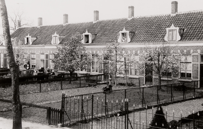 26489 Woningen aan het begin van de Middelburgsestraat in Oost-Souburg (dit gedeelte werd later Burgemeester ...