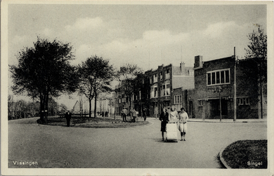 26897 'Vlissingen. Singel' Gedeelte van de Singel tussen de Scheldestraat en de Paul Krugerstraat. Rechts het gebouw ...