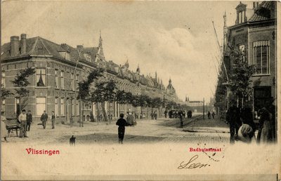 26933 'Vlissingen. Badhuisstraat' gezien ongeveer bij de kruising met de Glacisstraat. De tramrails liggen aan de ...