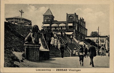 26944 'Leeuwentrap - Zeebad Vlissingen'. Leeuwentrap en het Strandhotel op Boulevard Evertsen gezien vanaf de Badhuisstraat