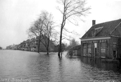 27661 Tweede Wereldoorlog. De Bermweg in Oost-Souburg na de inundatie van Walcheren in oktober 1944