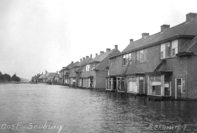 27662 Tweede Wereldoorlog. De Bermweg in Oost-Souburg na de inundatie van Walcheren in oktober 1944
