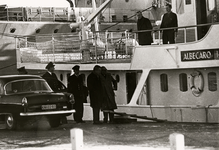 28246 Het jacht 'Albecaro II' van Prins Rainier van Monaco loopt de sluizen van Vlissingen binnen. Met het nieuwe, in ...
