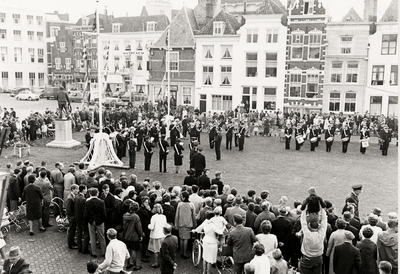 28276 Het Leger des Heils viert het 75-jarig jubileum. Het jubileum werd o.a. op het Bellamypark gevierd met het ...