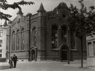 28327 De Nieuwe Kerk (Ned. Herv. Kerk) aan de Wilhelminastraat. Op 2 april 1860 werd de 1e steen van deze kerk gelegd ...