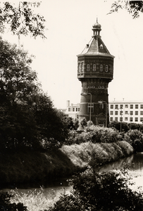 28608 Gezicht op de watertoren aan de Badhuisstraat, 1e steen gelegd op 10 juli 1894