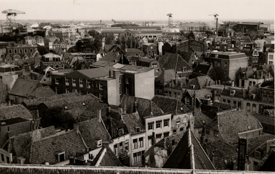 28728 Luchtfoto van Vlissingen. Gezicht op de binnenstad vanaf de Sint Jacobstoren. De Lepelstraat, het Groenewoud en ...