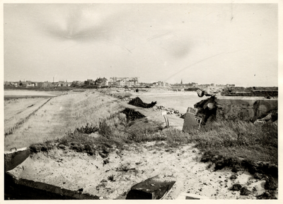 28759 Gezicht op het Nollestrand en de Nolledijk enkele jaren na de 2e wereldoorlog.