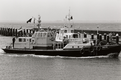 28970 De redeafhaalboot 'Walvis' van het Nederlands Loodswezen.
