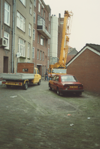 28972 Bouw van de radartoren aan het gebouw van het Nederlands Loodswezen. Gezien vanaf de achterzijde.
