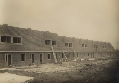 29106 Tuinstad in aanbouw, een complex van 90 woningen ten oosten van de Irislaan. Bouwjaar 1929-1930.
