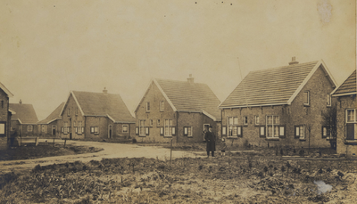 29122 De nieuwe huizen in Tuindorp, een complex van 200 woningen. Bouwjaar 1917.