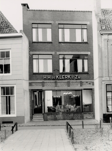29150 De meubelzaak van H.H. de Klerk in de Noordstraat