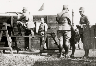 29202 Tweede Wereldoorlog. Mobilisatie 1938-1939. De kustartillerie oefent op de schietbaan te Souburg?