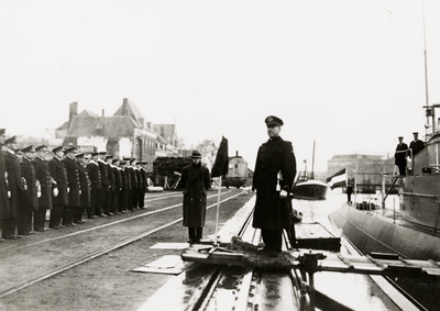 29203 Overdracht van de onderzeeboot O 16 aan de Dokkade bij de Kon. Mij. de Schelde. Bouwnummer 200, bouwjaar 1936, ...