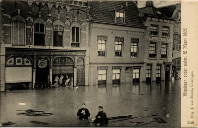 29320 'Vlissingen onder water, 12 Maart 1906' De Kleine Markt.