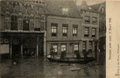 29329 'Vlissingen onder water, 12 Maart 1906' De Kleine Markt.