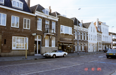29459 Coosje Buskenstraat zuidzijde, tussen Walstraat en Noordstraat, gezien vanaf het Betje Wolffplein