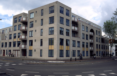 29502 Appartementengebouw op de hoek Aagje Dekenstraat (links), Scheldestraat (rechts). Gebouwd in 1984, op de plaats ...