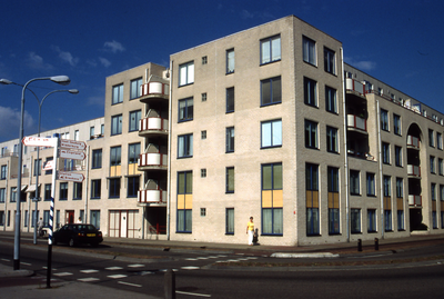 29503 Appartementengebouw op de hoek Aagje Dekenstraat (links), Scheldestraat (rechts). Gebouwd in 1984, op de plaats ...