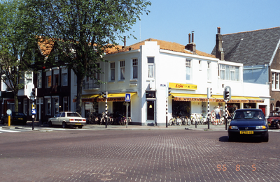 29514 De Wielerwinkel, Scheldestraat 84 (links), hoek Paul Krugerstraat (op de voorgrond )