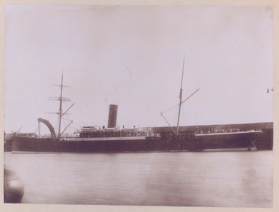 29854 Het vrachtschip ss Spartan , gebouwd in 1890. Liggend aan de kade van de 1e Binnenhaven te Vlissingen.