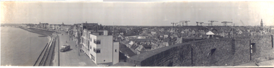 29879 Luchtfoto van Vlissingen gezien vanaf de Westpoort of Gevangentoren. Links op de foto Boulevard de Ruyter, ...