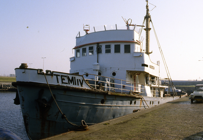 30676 Sleepboot Temi IV van de fa. Dijkhuizen liggend aan de Piet Heinkade. Bij het assisteren van een Griekse ...